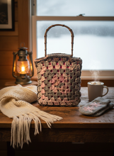 Load image into Gallery viewer, Vintage-inspired winter setting