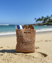 Load image into Gallery viewer, Sunny beach setting
